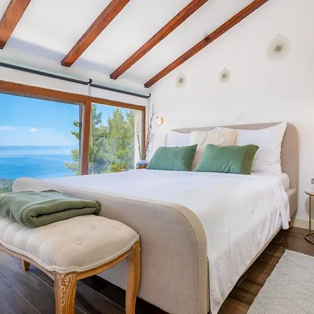 In With Infinity Pool & Views Villa *