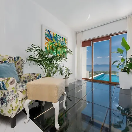 In With Infinity Pool & Views Villa Makarska