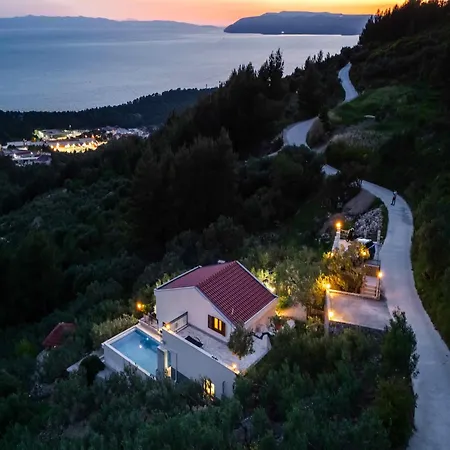 Vila In With Infinity Pool & Views